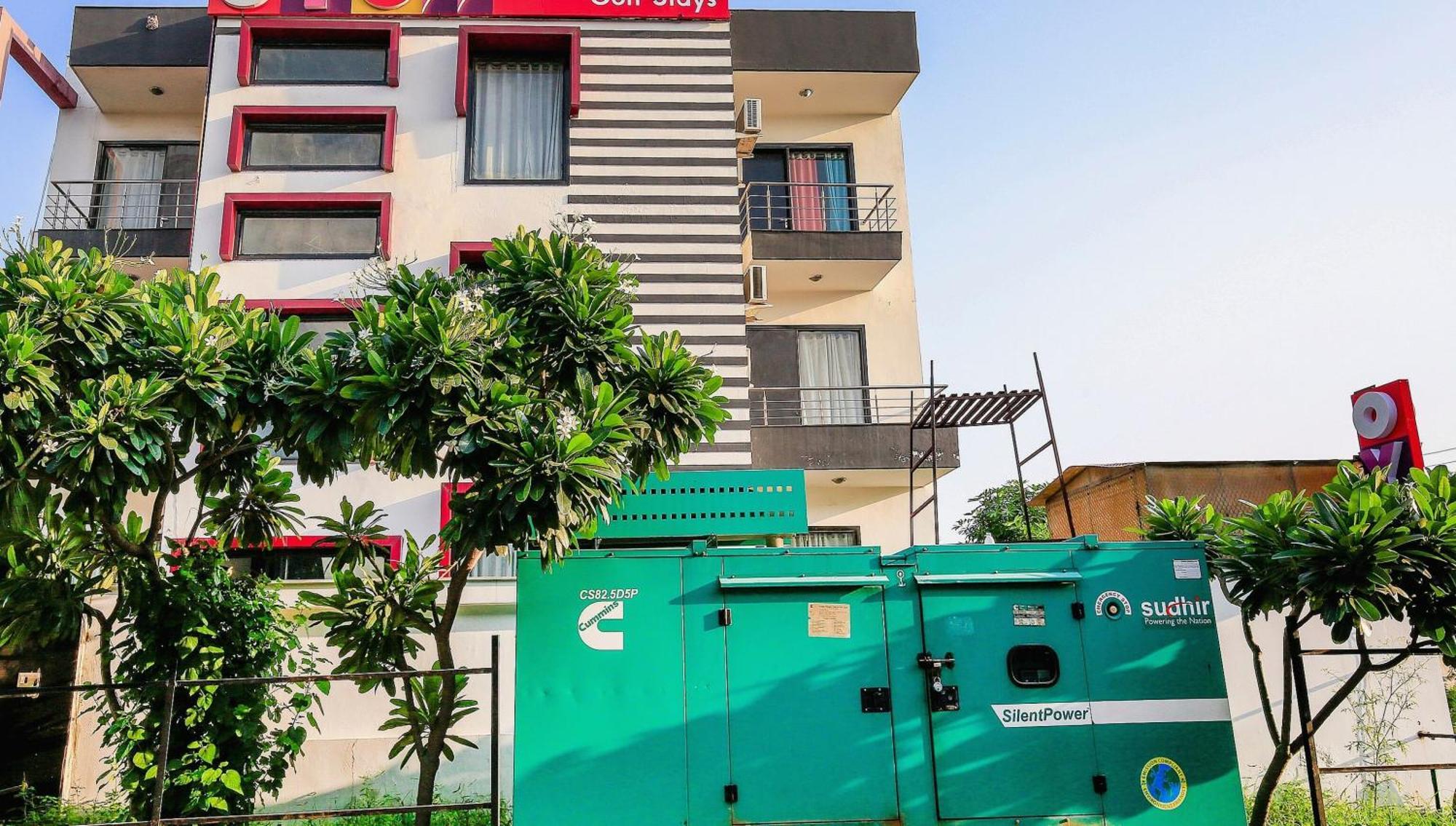 Hotel O Golf Stays Near Aravali Biodiversity Park グルガウン エクステリア 写真