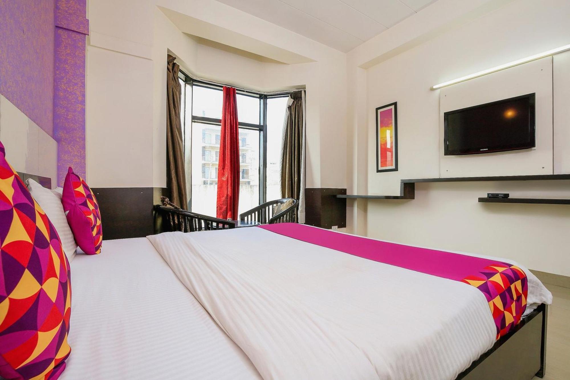 Hotel O Golf Stays Near Aravali Biodiversity Park グルガウン エクステリア 写真