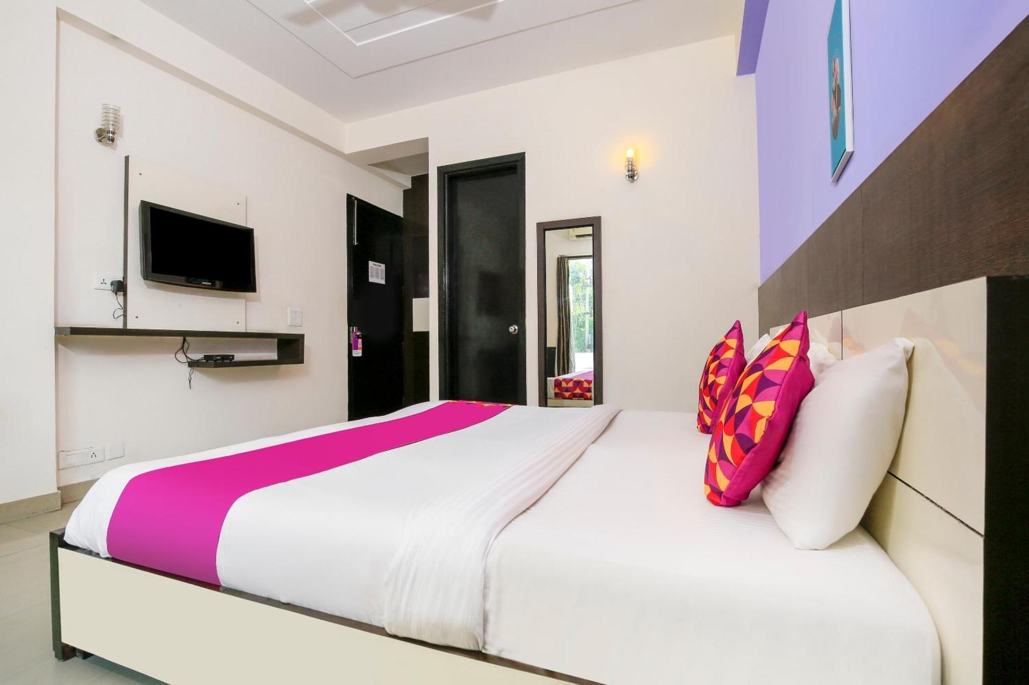 Hotel O Golf Stays Near Aravali Biodiversity Park グルガウン エクステリア 写真