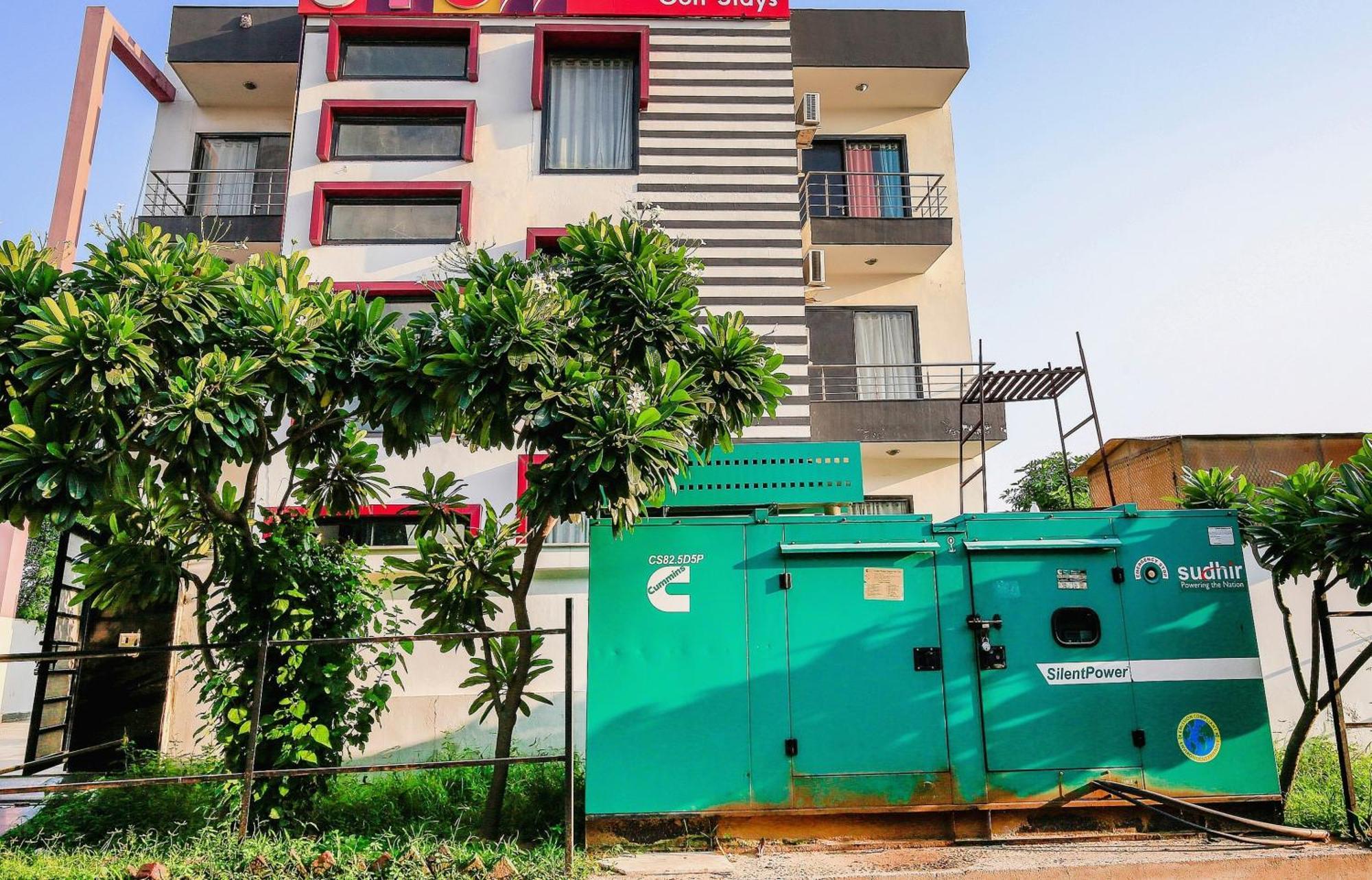 Hotel O Golf Stays Near Aravali Biodiversity Park グルガウン エクステリア 写真